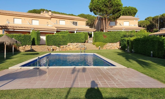 L'Escala Villa | Terraced house with private garden and swimming pool