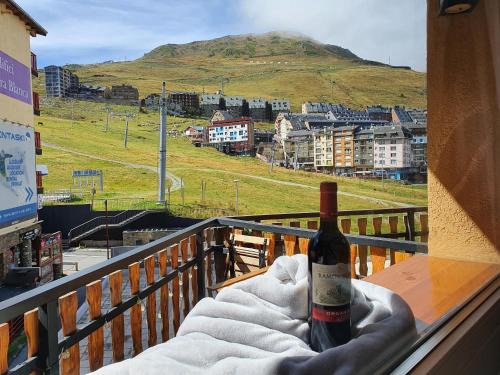 Pas de la Casa Apartment | Terracita con solazo y vista montaña 2-0074