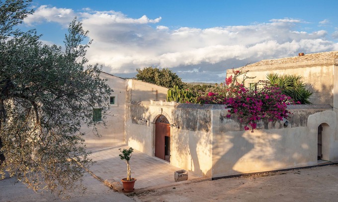 Noto Hotel | Terre di Romanello Relais in Val di Noto