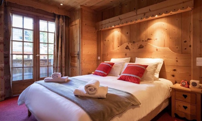 Courchevel Hotel | Terresens - Chalet Les Cascades