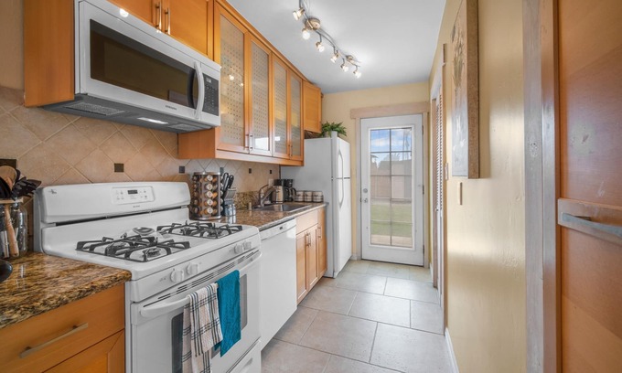 Imperial Beach House | Terrific 2-bedroom house with WiFi in Imperial Beach Large Yard pet ok