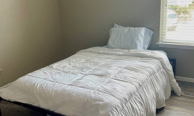 Bedford Apartment | Terrific 2-bedroom near airport