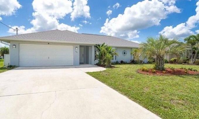Pinehurst House | Terrific 3-bedroom heated pool house near beaches and golf courses!