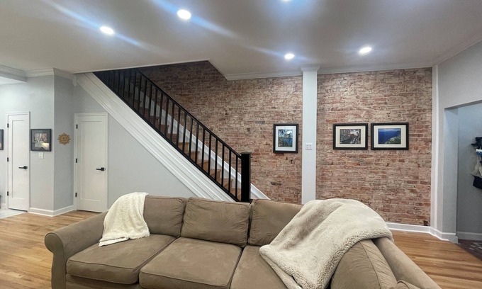 Truxton Circle House | Terrific and Cozy Row home 1 mile from the Capitol