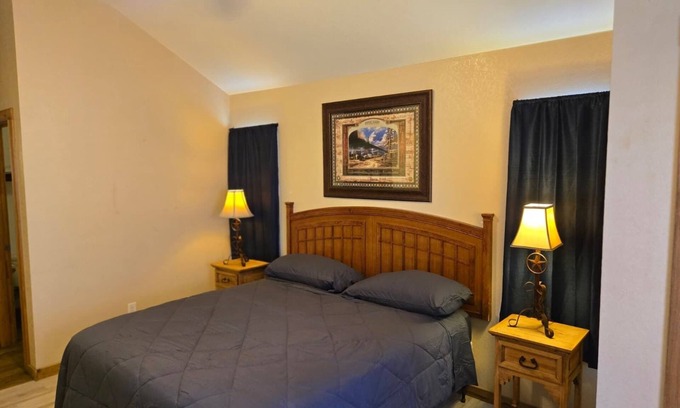 Floresville Cabin | Texas Star Lodges