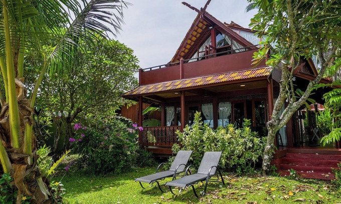 Plai Laem House | Thai Style Wooden Beachfront Villa with Private Sala