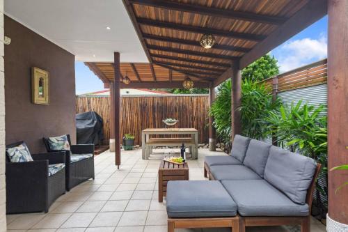 East Corrimal House | Thalassa Escape - Coastal Chic with Balinese Patio