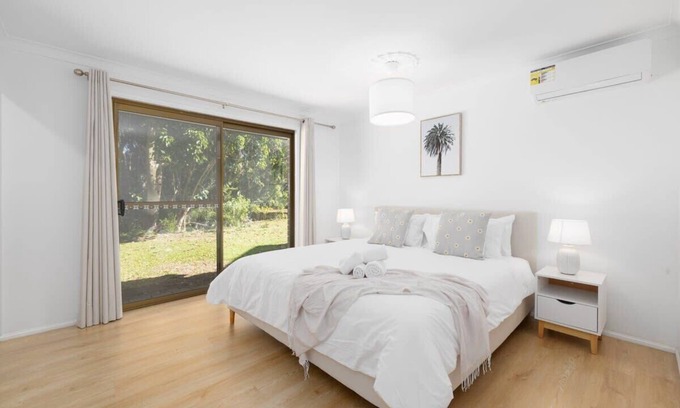 Upper Coomera House | The 2BR Farm Escape, idyllic scenery,peaceful tour