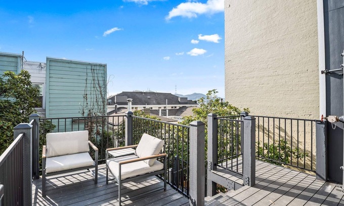 Pacific Heights Apartment | The Addison by Kasa | Executive Queen Loft | San Francisco