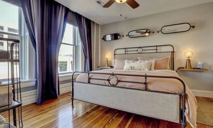 Wilmington Historic District Apartment | The Aether - Luxe King -1 BLK 2 RVR- Free PKG
