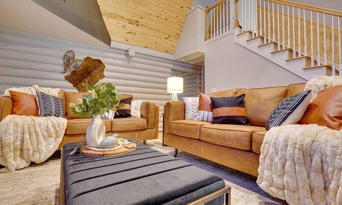 Duluth Cabin | The Alpine- LuxeCabin w king/HotTub/gameRM/FirePit