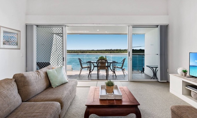 Noosaville Apartment | The Anchorage - Views Of Noosa River Mouth