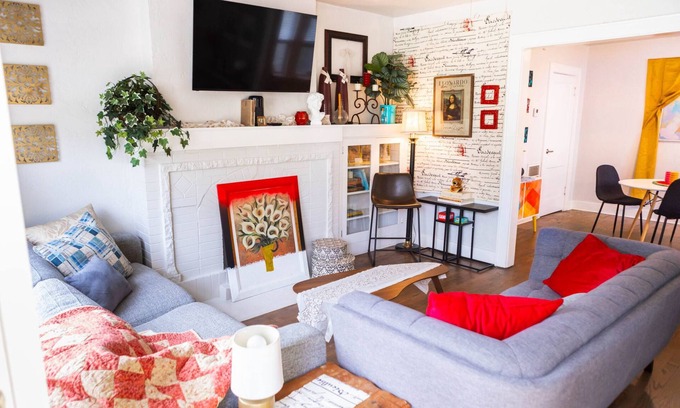 Helm Farm House | The Andey, Historic Art Cottage By NW Expressway I-44, I-235, Uptown