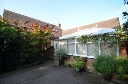 Haversham Apartment | The Annex - Guest Gardens