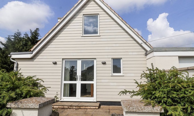 Reydon Cottage | THE ANNEX NEXT TO ST JOHNS, pet friendly, with a garden in Reydon