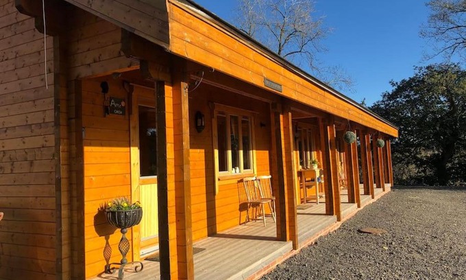 Kingswood Apartment | The APPLE Log Cabin