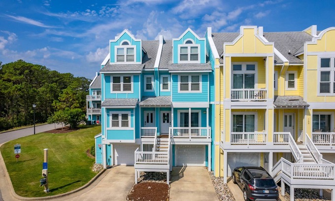 Bermuda Bay House | The Aquamarine-Family-friendly home w/community pool near beach and restaurants!