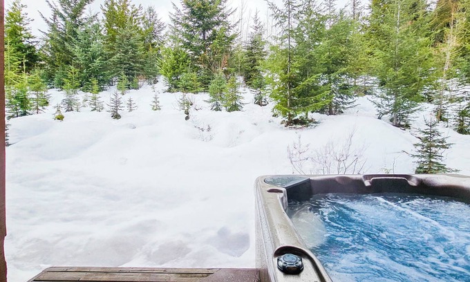 Golden House | The Arete: 3-bedroom mountain townhouse with hot tub