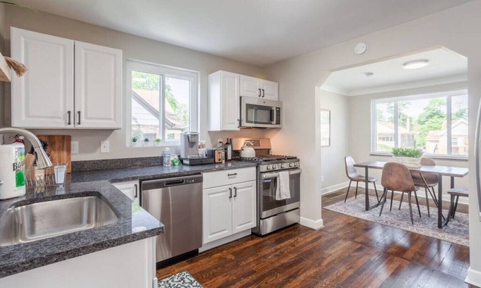 Oakley Apartment | The Artist's Alcove: Colorful 2Bed in Oakley 15 min to Downtown