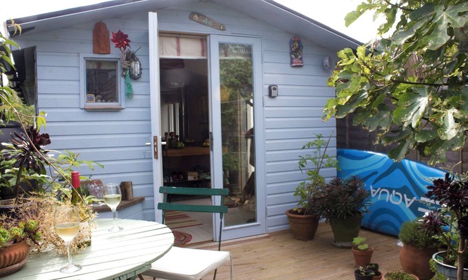 Herne Bay Cottage | THE ARTIST'S CABIN BY THE SEA, pet friendly in Herne Bay
