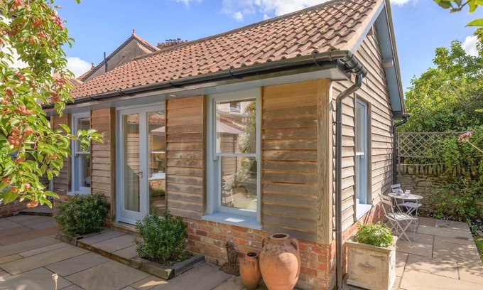 Frome Apartment | The Artists Studio, Private Parking, Frome