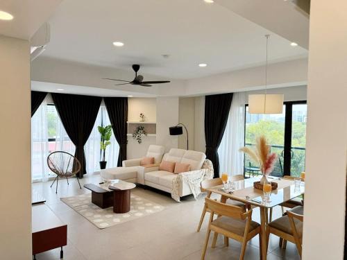 Kuala Lumpur Apartment | The Atrium at Jalan Ampang by OKBnB - Spacious Modern 3Bedroom Family Suite 3 mins to KLCC