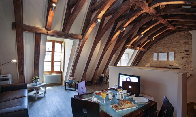 Sarlat-la-Caneda Historic Center Apartment | THE ATTIC OF THE CHAPTER