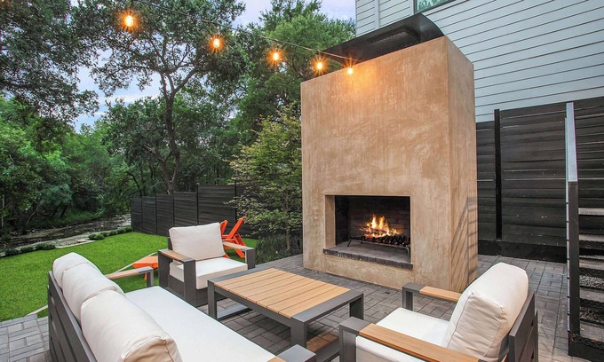 South Lamar Apartment | The ATX South Lamar Creekside Retreat with Hot tub