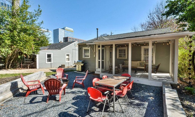 Atlantic Station Area House | The Audrey @Atlantic Station: Fire Pit, Outdoor Dining, BBQ, Cornhole/Horseshoes
