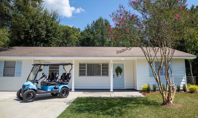 Ocean Springs House | The Audrey - includes golf cart! Close to the beach & downtown Ocean Springs!