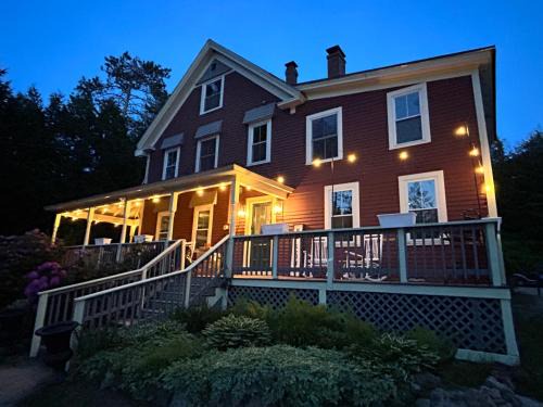 Bartlett Hotel | The Aurora Inn & Cottages