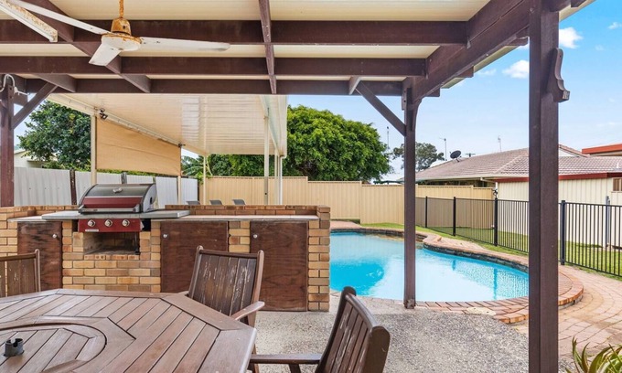 Urangan House | The Aussie Classic Poolside Living by the Marina