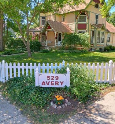 Lowell Bed & Breakfast | The Avery St Bed and Breakfast