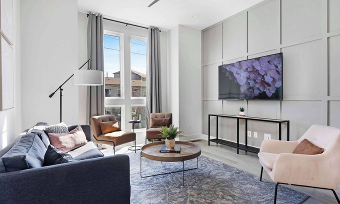 East Nashville House | The Azalea - Walk to Dining & Nightlife, Rooftop!