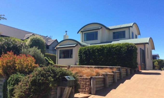 Wharewaka House | The Bach @ 54 - Rest, Relax, Recharge