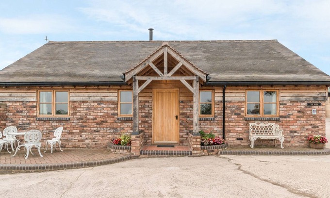 Coalbrookdale Cottage | THE BARN, family friendly, character holiday cottage in Leighton