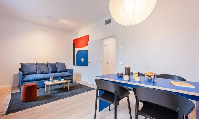 La Nova Esquerra de l'Eixample Apartment | The Bauhaus BCN Building, perfect for large groups!
