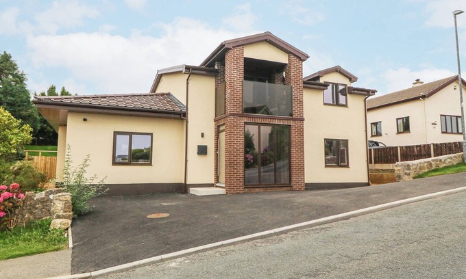 Benllech Cottage | THE BAY, pet friendly, country holiday cottage in Benllech