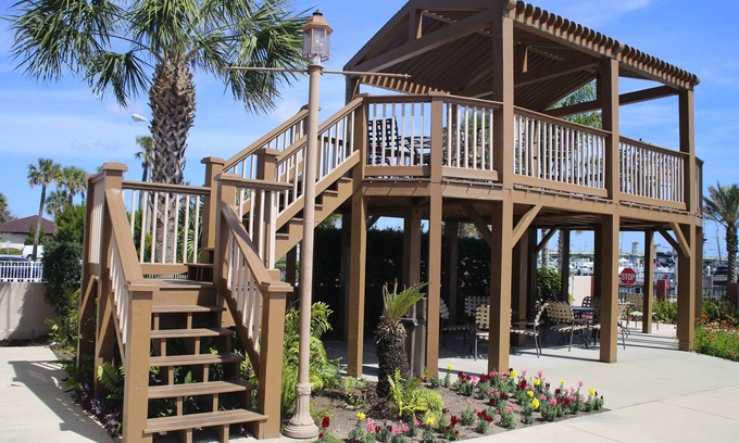 Old Town Hotel | The Bayfront Inn