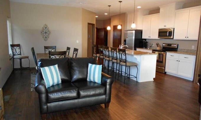 Spirit Lake House | The Bayside - Four Bedroom Bridges Bay Cabin!