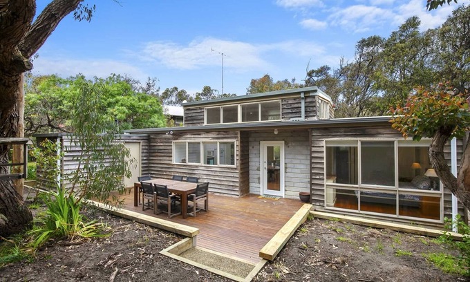 Fairhaven House | The Beach House I Walk to Beach and SLSC