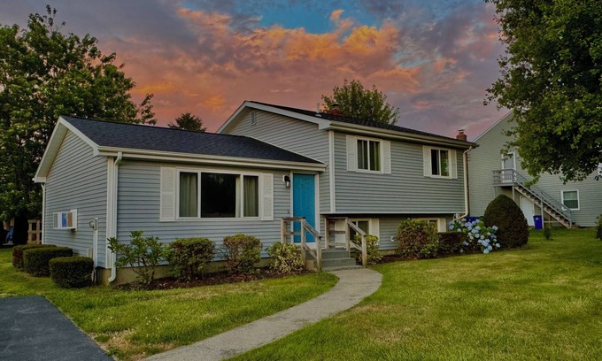 Eastward Look House | The Beach House in Eastward Look, Walk to the Beach!