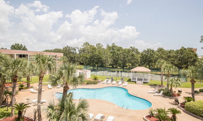 Biloxi Condo | The Beach Is Always A Good Idea! 2 Bedroom/2 Bath- Sleeps 6 In Beds!