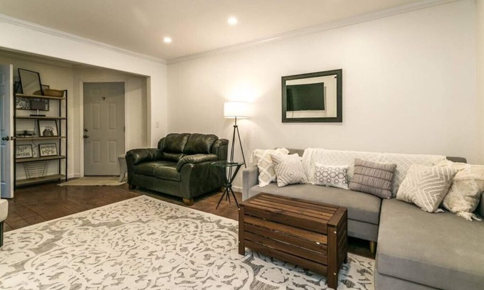 Sylvan Beach House | The Beach Pad · Spacious 4BR Getaway · Walk to Sylvan Beach