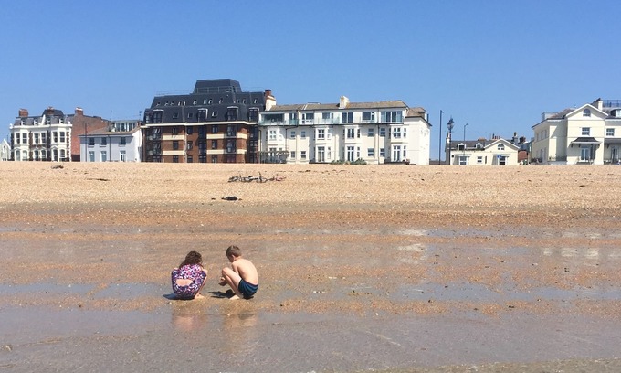 Southsea Apartment | THE BEACH - Penthouse Apartment with sea views of the Isle of Wight