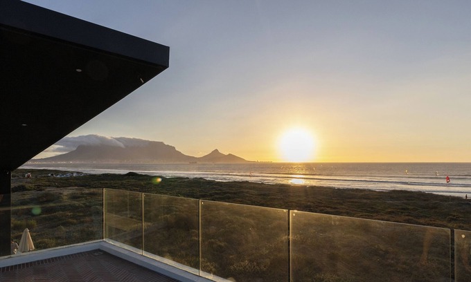 Sunset Beach House | The Beachfront Lodge @ Ocean 9