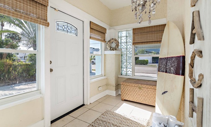 Sunshine Park House | The Beachy Flamingo Villa! 2B/1B Downtown WPB!