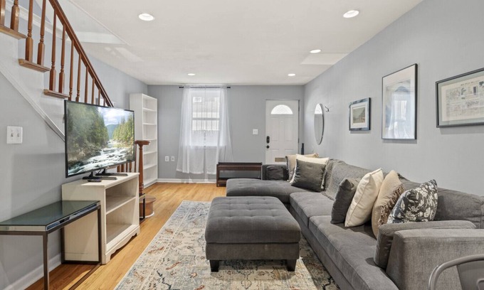 Passyunk Square Apartment | The Bella Vista Townhouse