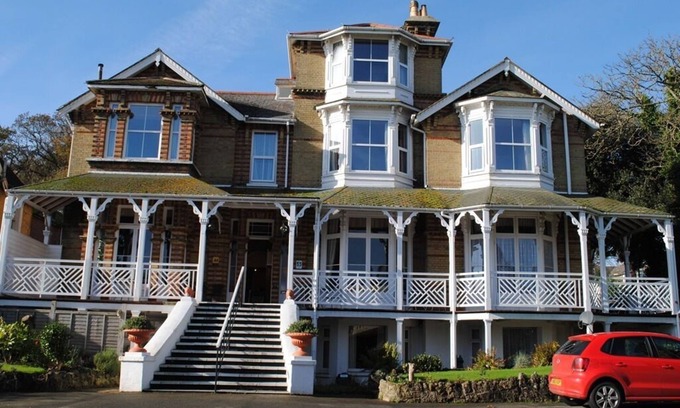 Shanklin Bed & Breakfast | The Belmont Hotel