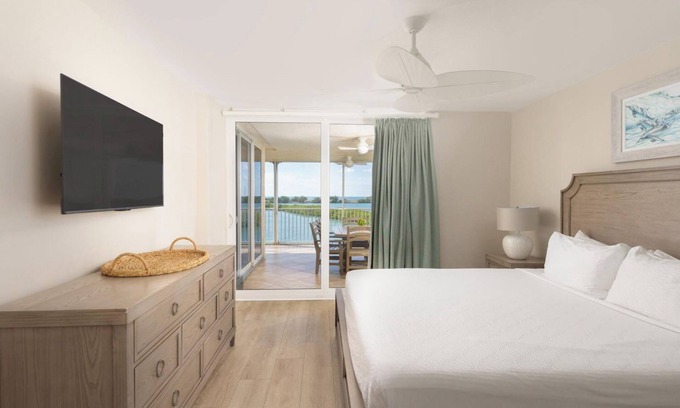 Marathon Hotel | The Best Spot for Your Next Getaway! Terrace w/Water View, Full Kitchen, Pool!